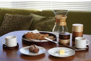 Boîte à thé en quatre essences de bois (écorce de cerisier) 