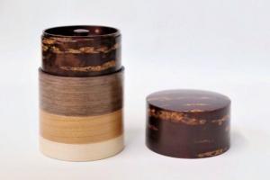 Boîte à thé en quatre essences de bois (écorce de cerisier) 